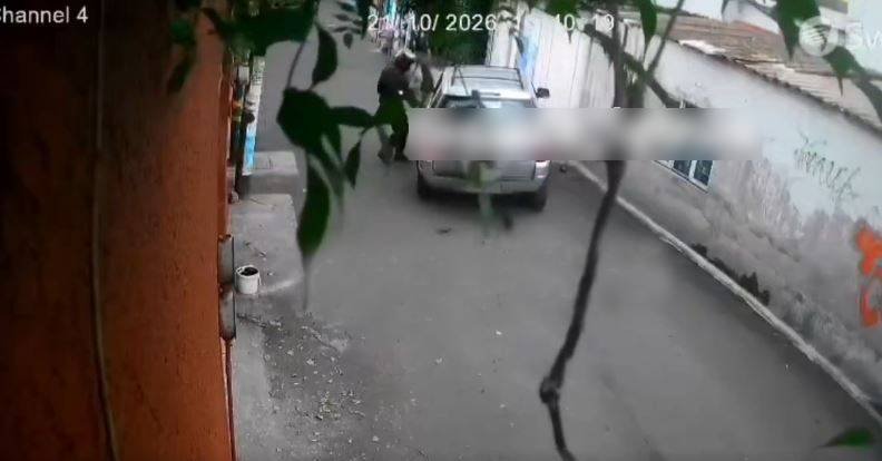 Cámaras de seguridad captan el homicidio a tiros de un automovilista en su propio domicilio en Xochimilco