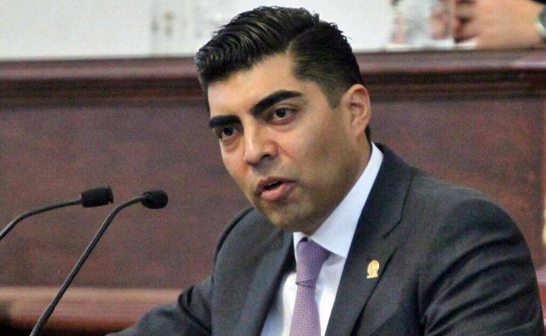 Carlos Candelaria renuncia a la Secretaría de Economía y retoma su curul en San Lázaro