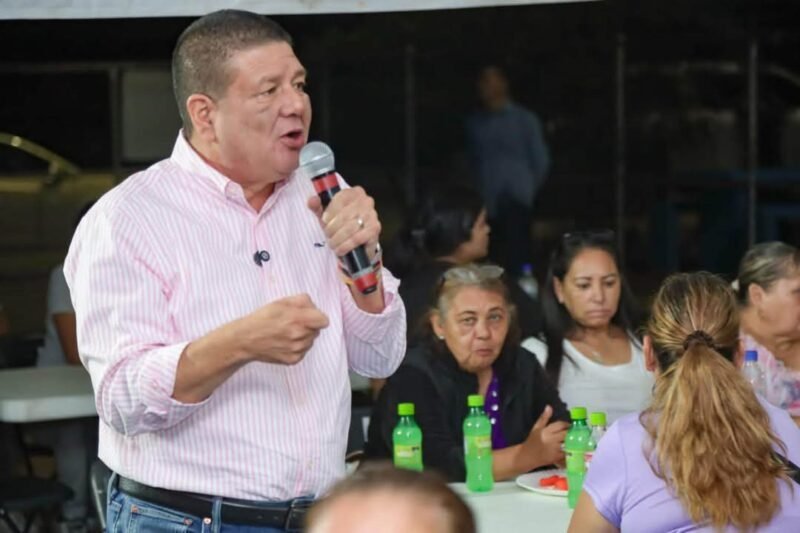 César Jáuregui recorre las colonias El Porvenir y Luis Donaldo Colosio para dialogar con los vecinos