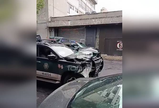Choque y saldo de heridos tras intensa persecución de camioneta sin placas en la alcaldía Cuauhtémoc