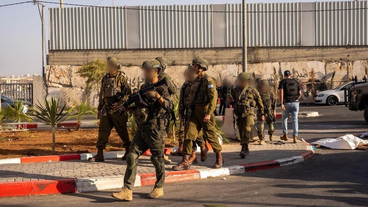 Cierre total en Cisjordania y fuerte despliegue militar ordenado por Netanyahu tras un tiroteo cerca de Hebrón