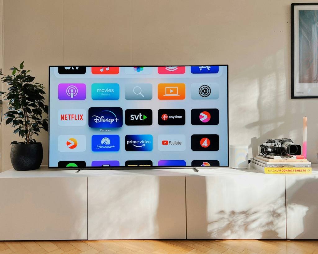 Cómo usar la inteligencia artificial para librarte de la publicidad invasiva y acelerar tu televisor