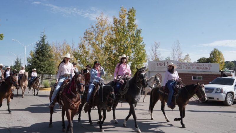 Con éxito se lleva a cabo la tercera edición de la cabalgata rosa en la sierra