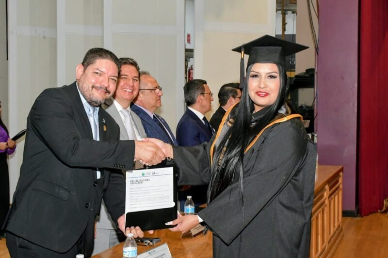 Concluyen estudios de posgrado 22 servidores públicos de la fiscalía en derecho penal