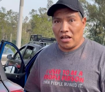 Conductor escapa de gasolinera sin pagar y enfrenta con agresividad a una mujer en Xochimilco