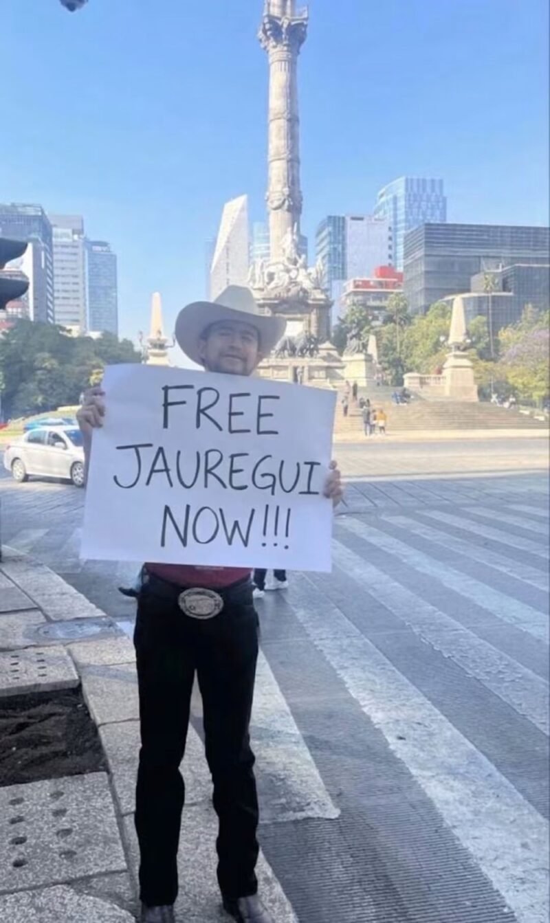 Creador de contenido de chihuahua protesta en la capital del país para exigir la libertad de césar jáuregui
