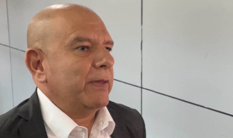 Critican a Juan Carlos Loera por cuestionar los procesos internos de Morena tras beneficiarse de ellos