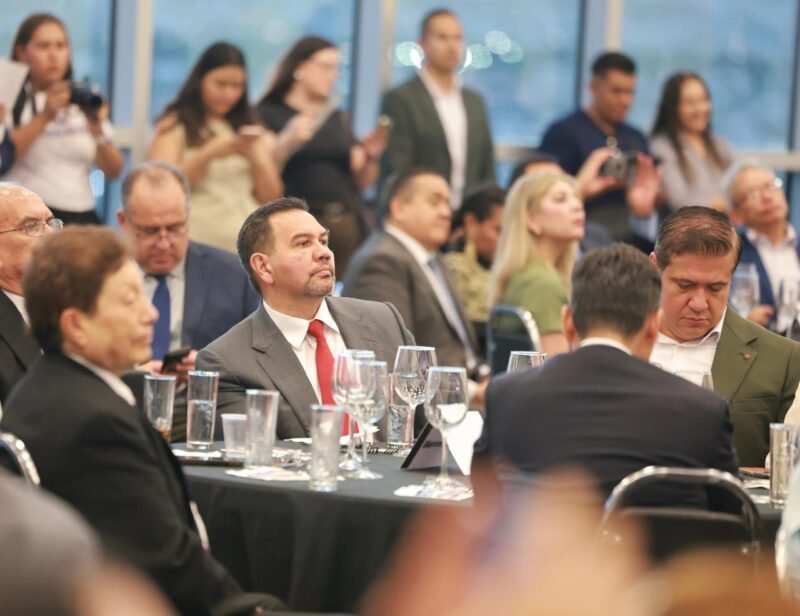 Cruz Pérez Cuéllar reconoce la labor de los galardonados en el Premio Estatal de Periodismo 2026