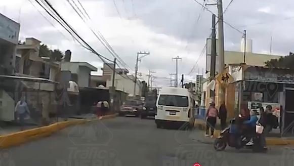 Cuatro integrantes de una familia resultan lesionados tras aparatoso choque en motoneta rumbo al colegio
