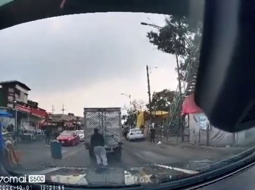 delincuentes desvalijan camioneta de carga en plena marcha sobre vialidades del estado de méxico