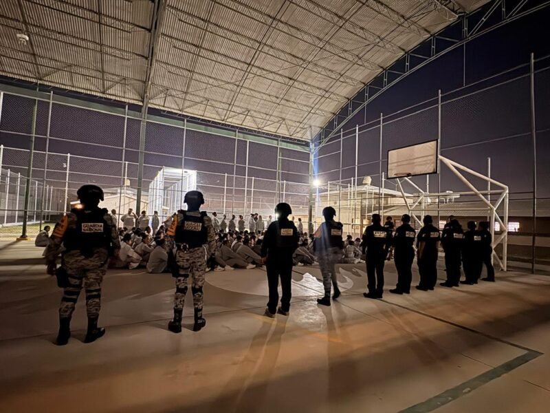 Despliegan operativo de seguridad en el centro penitenciario femenil de Ciudad Juárez con 450 personas revisadas