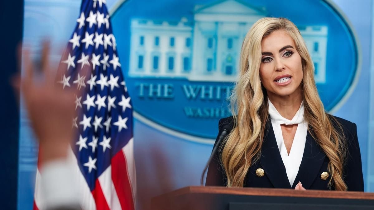 Donald Trump cuestiona la continuidad de su nueva portavoz tras una polémica rueda de prensa