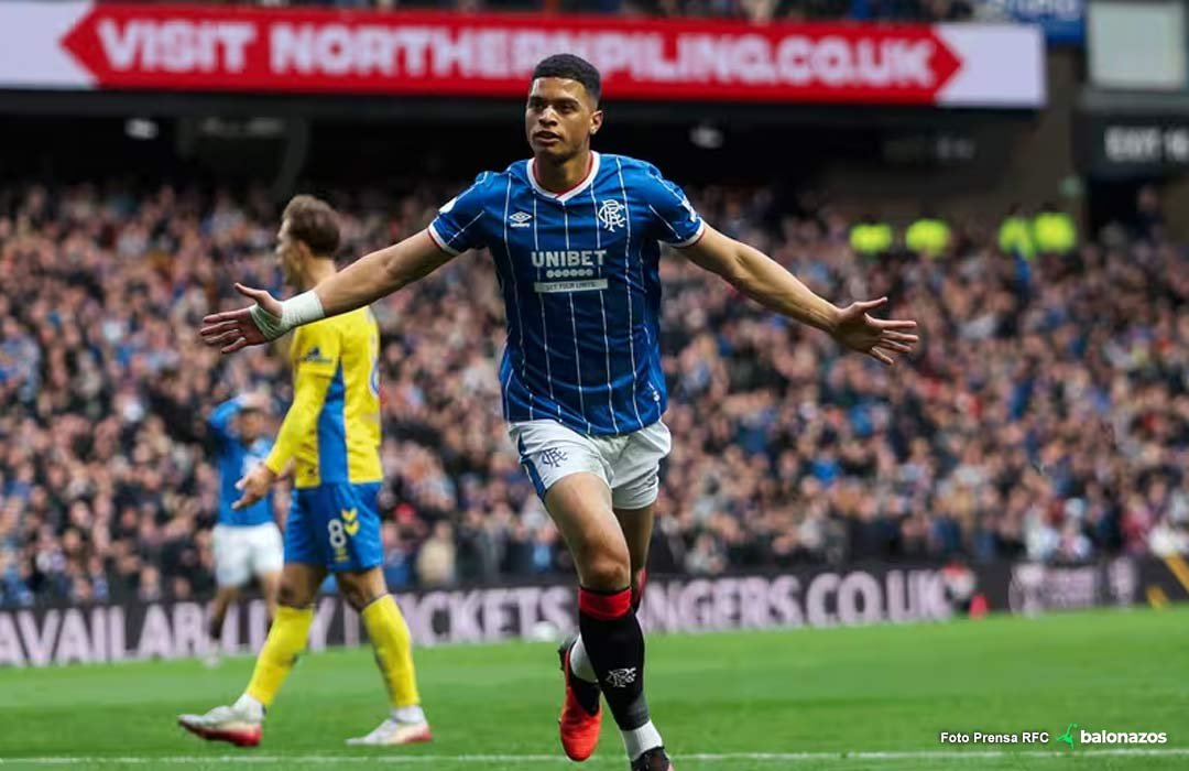 El delantero venezolano Kevin Kelsy marca su primer tanto en la liga escocesa con el Rangers