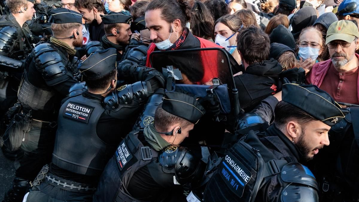 Escalada de tensión en Francia: choques policiales y masivas protestas estudiantiles sacuden el país