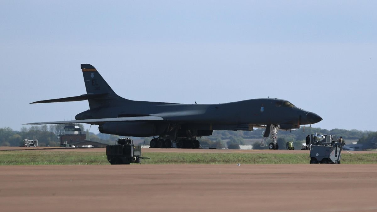 Estados Unidos retira todos sus bombarderos de la base británica de Fairford tras una amenaza terrorista