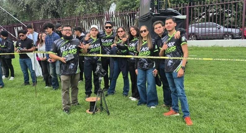 Estudiantes de la Universidad Politécnica de Chihuahua triunfan en torneo nacional de aeronáutica con drones diseñados por ellos mismos
