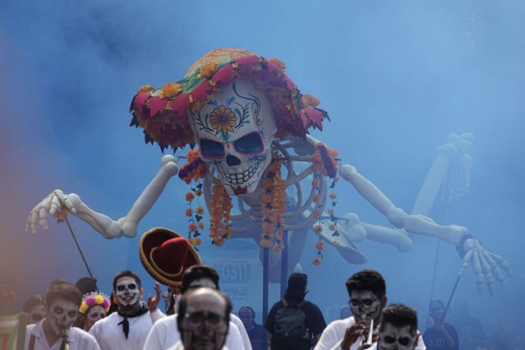 Fechas, horarios y homenajes musicales del esperado Desfile de Día de Muertos 2026 en la capital