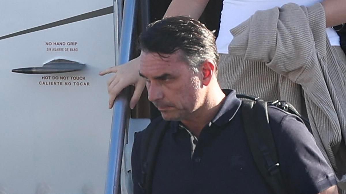 Flávio Bolsonaro llega a Miami tras abandonar Brasil tras su derrota electoral