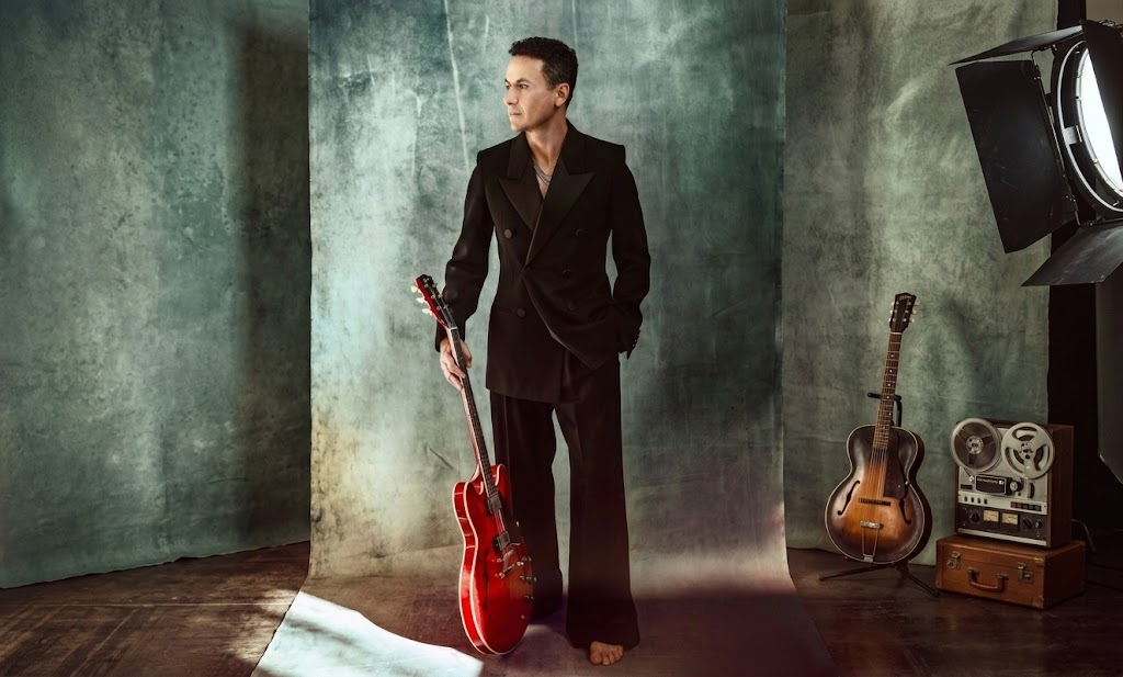 Fonseca llega a los Latin Grammy consolidando dos décadas de trayectoria con su innovador disco