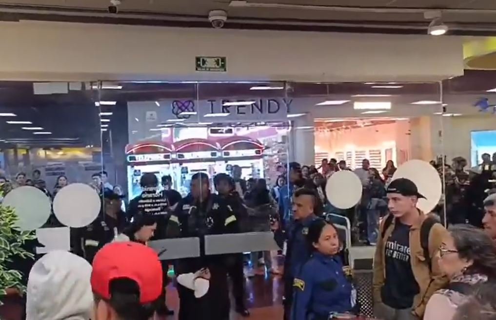 Frustran asalto de farderos en tienda departamental de Plaza Aragón en Ecatepec