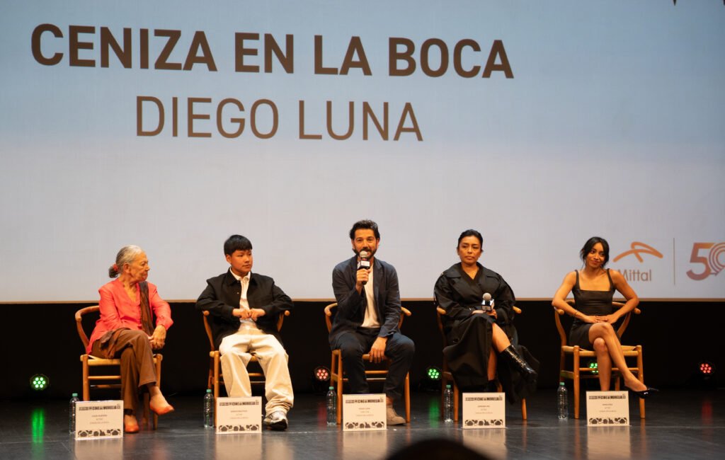 Gael García y Diego Luna desatan euforia, lágrimas y ovaciones en su paso por el Festival Internacional de Cine de Morelia