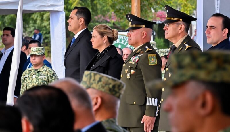 Gobernadora Maru Campos participa en la ceremonia de relevo de mando de la XI Región Militar