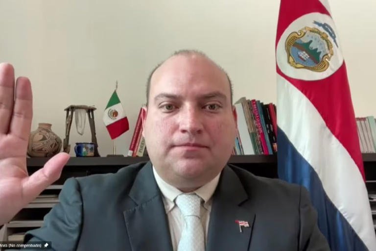 Gobierno de Costa Rica remueve a su embajador en México tras enterarse por la prensa