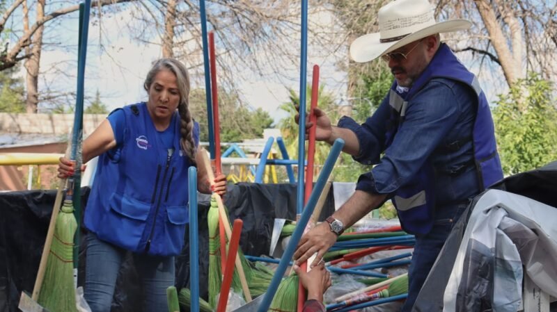 Gobierno estatal distribuye más de ocho mil insumos y alimentos por contingencia climática