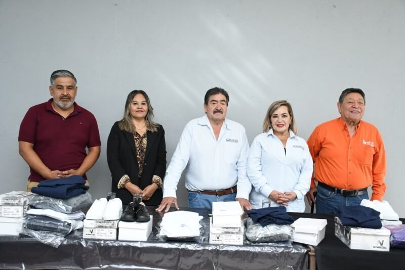 Gobierno estatal distribuye uniformes y apoyos integrales a setecientos cincuenta alumnos de albergues rurales en chihuahua
