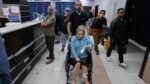 Grave agresión a una fotoperiodista estadounidense durante la cosecha de aceitunas en Cisjordania
