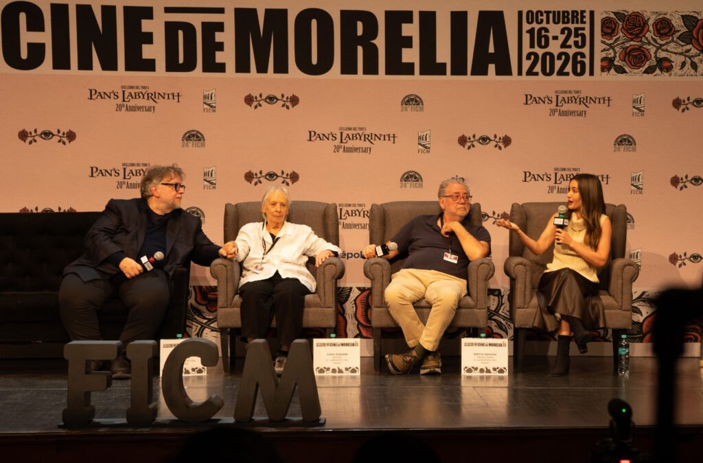 Guillermo del Toro conmueve al FICM 2026 tras recibir la Medalla Filmoteca UNAM