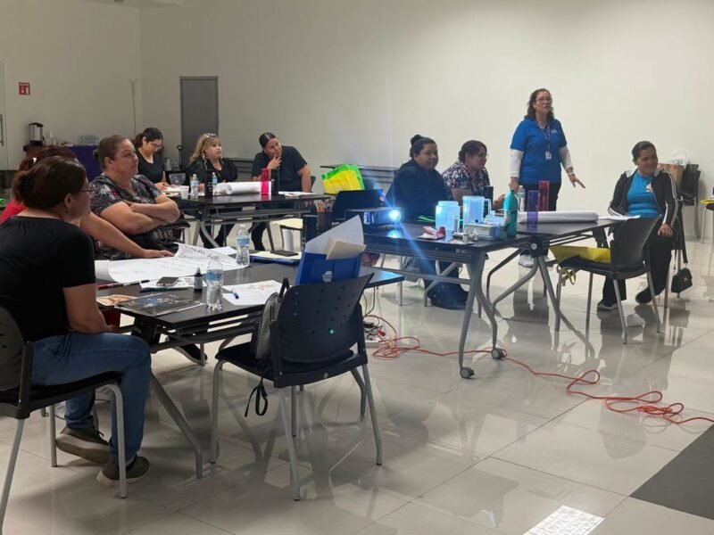 Imparten taller sobre manejo higiénico de alimentos a personal de guarderías en Ciudad Juárez