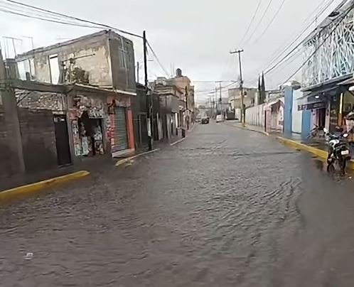 Intensa tormenta nocturna inunda múltiples fraccionamientos y zonas habitacionales en el Estado de México