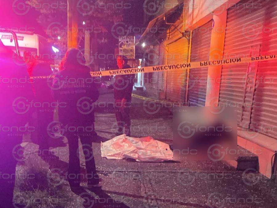 Investigan la muerte repentina de un hombre joven hallado sin vida junto a la terminal de autobuses en Toluca