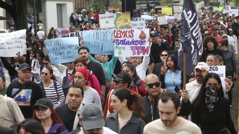 Jalisco vive su segunda megamarcha masiva contra la crisis hídrica y los arrestos policiales
