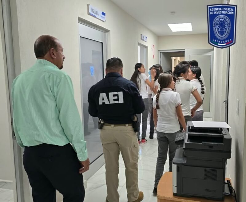 Jóvenes de secundaria visitan las instalaciones de la fiscalía en Casas Grandes para conocer sus labores