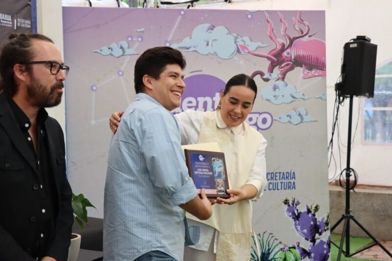 Jóvenes talentos literarios son galardonados en la Feria del Libro Chihuahua 2026