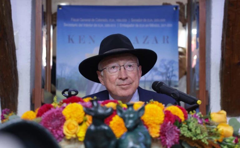 Ken Salazar rechaza señalamientos de López Obrador y defiende el rol diplomático en México