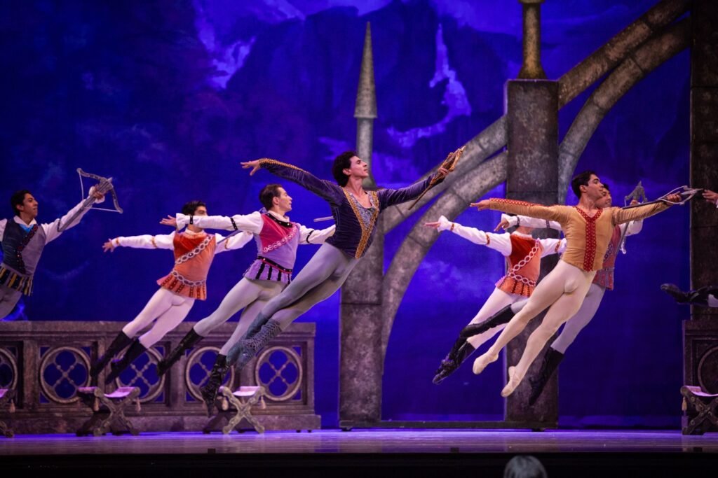 La Compañía Nacional de Danza reinventa el clásico El lago de los cisnes en el Auditorio Nacional