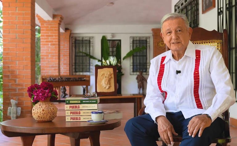 López Obrador reaparece desde Chiapas con su nuevo libro y elogia la gestión de Claudia Sheinbaum