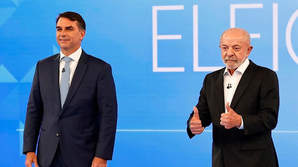 Lula y Flávio Bolsonaro cruzan duros reproches económicos y personales en el cierre del debate electoral