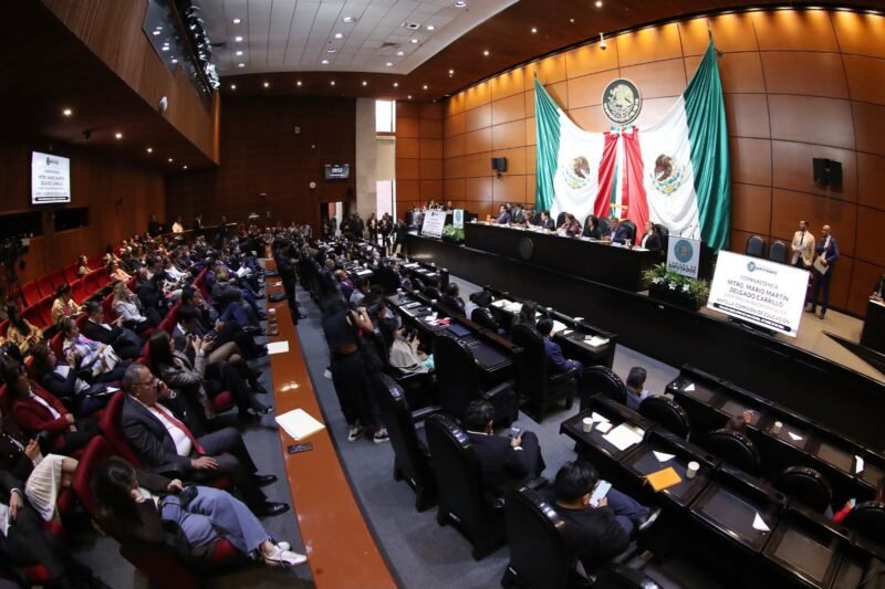 Mario Delgado defiende ante diputados la universalidad de becas y el nuevo modelo educativo nacional