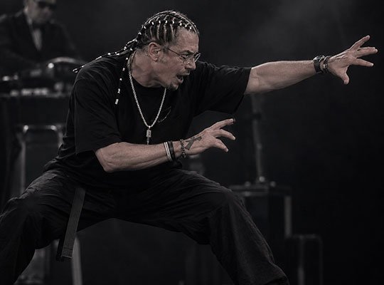 Mike Patton deslumbra en el Palacio de Bellas Artes con un concierto inolvidable junto a Mondo Cane