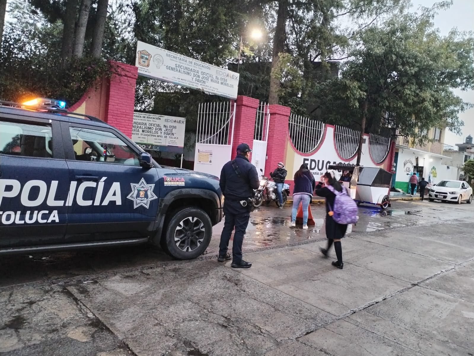 Operativo policial en Toluca protege los trayectos diarios de miles de alumnos