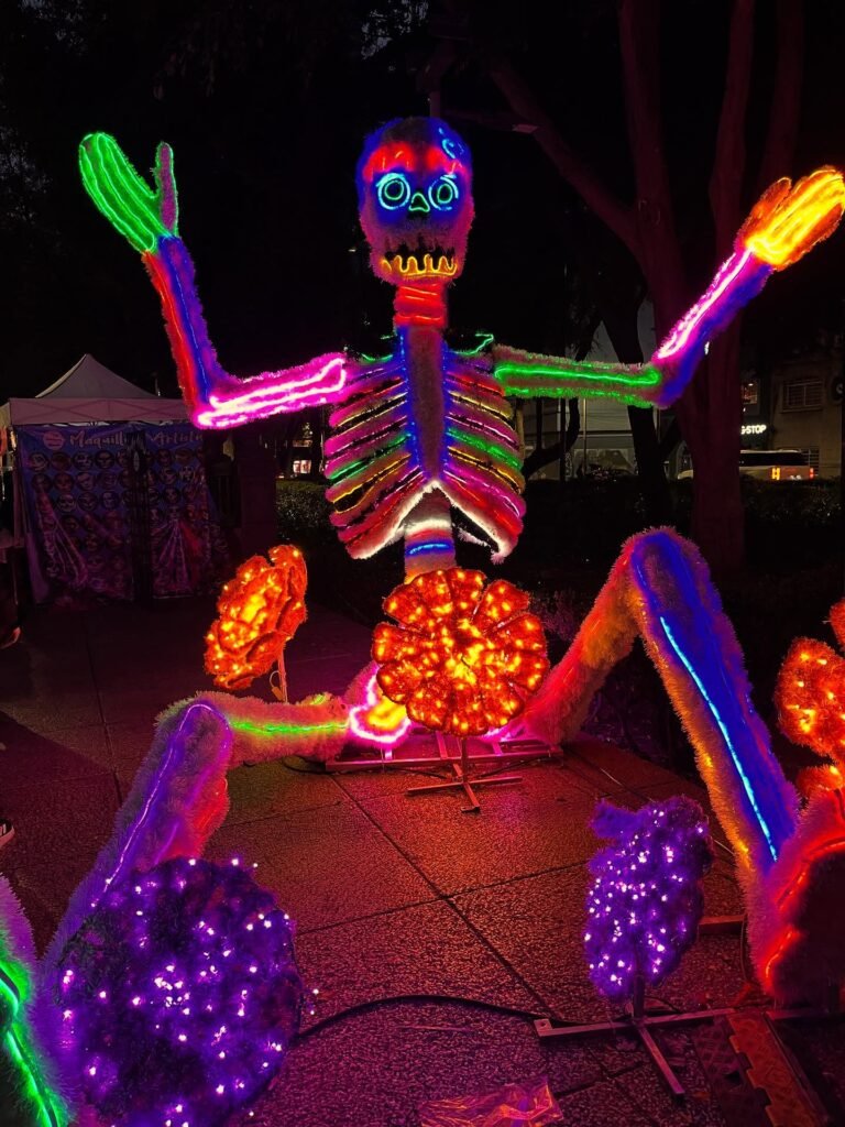 Paseo de la Reforma albergará una monumental muestra de arte lumínico por el Día de Muertos