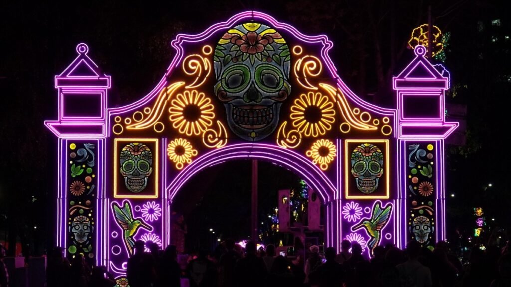 Paseo nocturno en Reforma: fecha límite para disfrutar de las catrinas monumentales y luces de cempasúchil