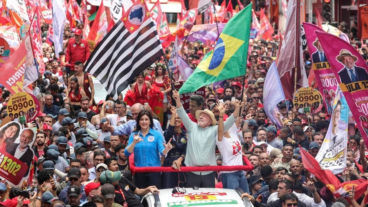 Polarización extrema e injerencias marcan el decisivo duelo electoral en Brasil entre Lula y el clan Bolsonaro