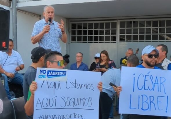 Protestan frente a la FGR para exigir la liberación inmediata del exfiscal César Jáuregui