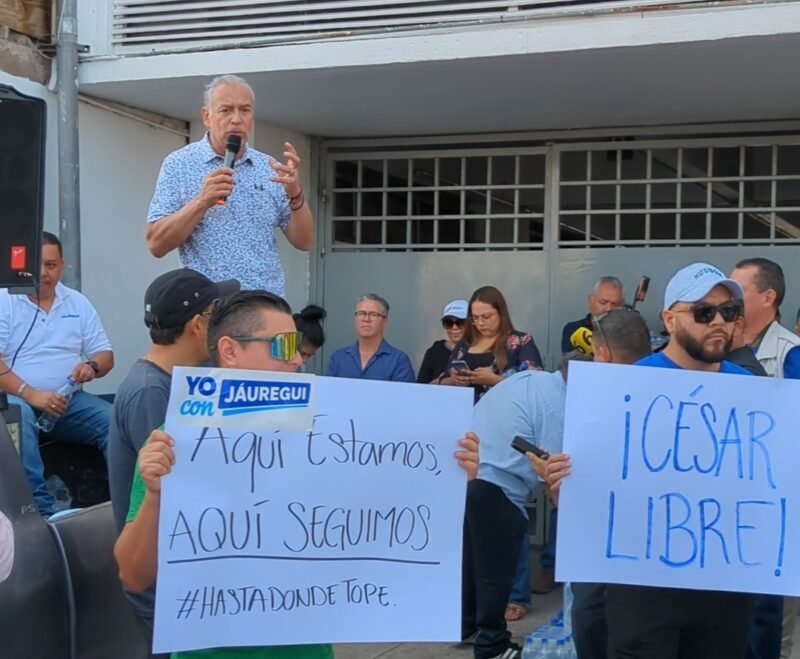 Protestan frente a la FGR para exigir la liberación inmediata del exfiscal César Jáuregui