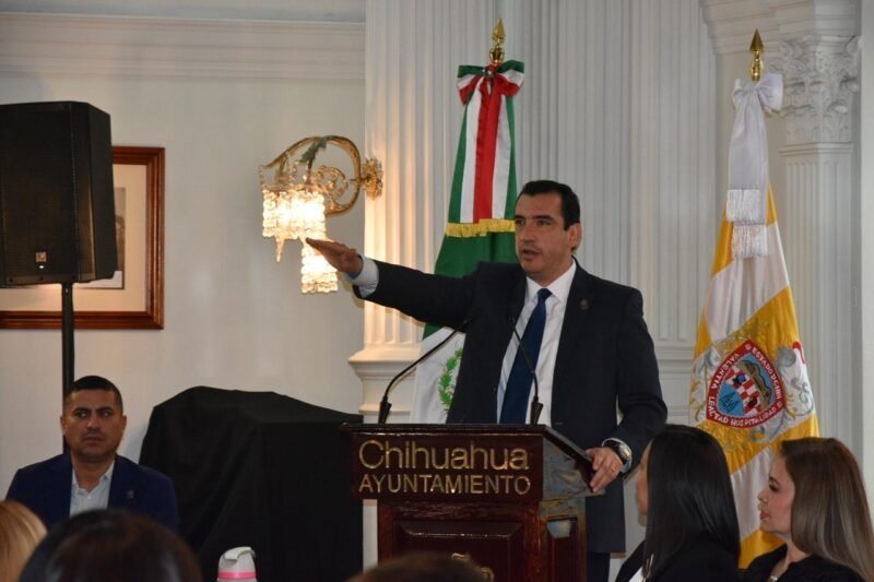 René Chavira asume oficialmente la presidencia municipal de Chihuahua tras la licencia de Marco Bonilla